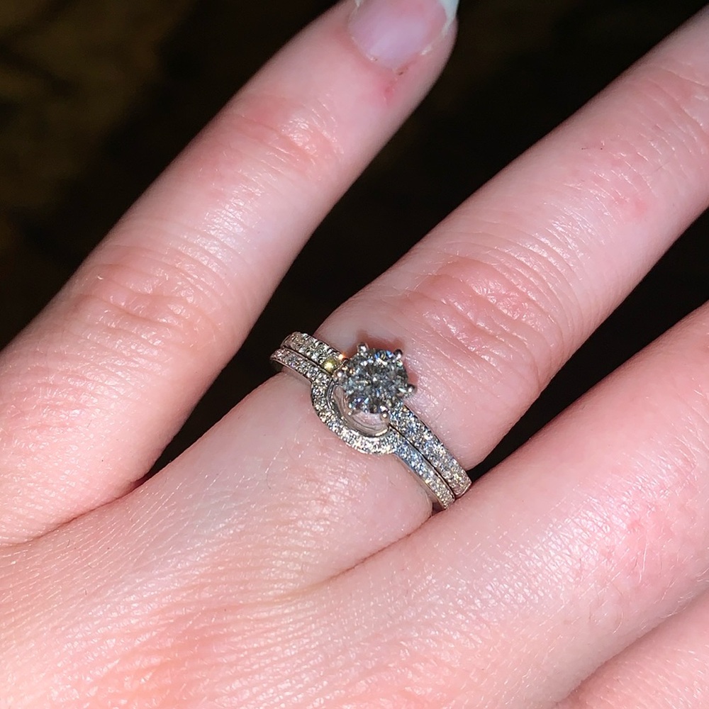 Certified 0.75 CT Diamond ring, with wedding band - Picture 4 of 8